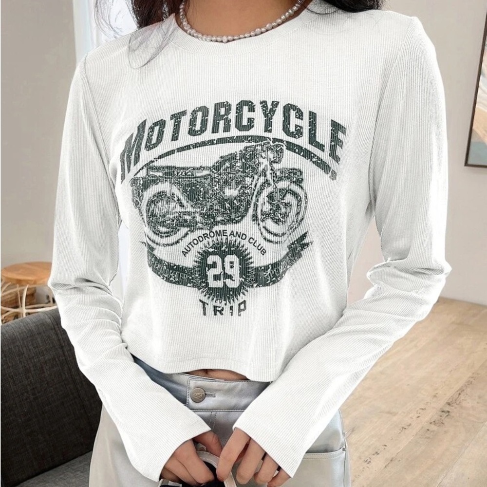 DAZY Letter & Motorcycle Print Crop Tee